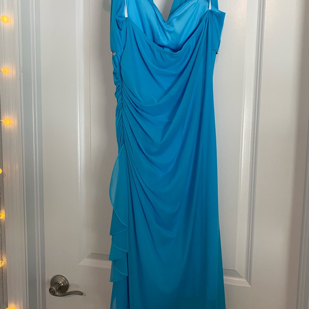 Beautiful dress 👗 - Picture 3 of 4